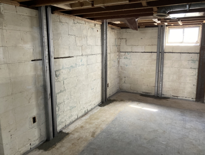Photo of a basement after being repaired and protected | HOUSEHOLDER® I/O BRACING SYSTEM | DRY BASEMENT®